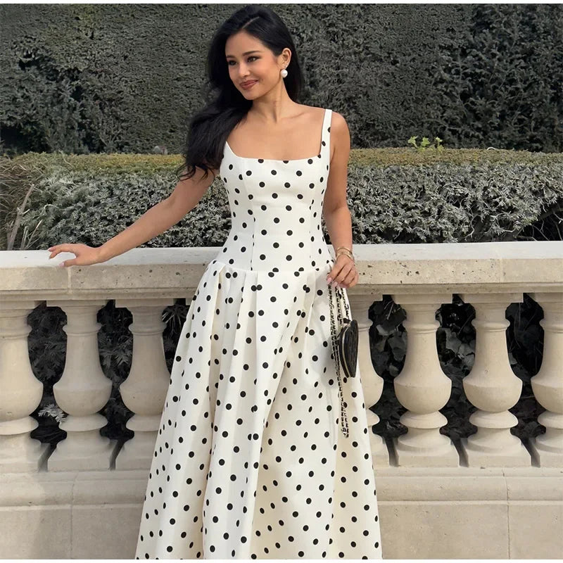 Vestido de fiesta elegante de lunares y cintura alta, batas con tirantes y espalda descubierta a la moda con cuello cuadrado, batas para vacaciones femeninas de verano 2025