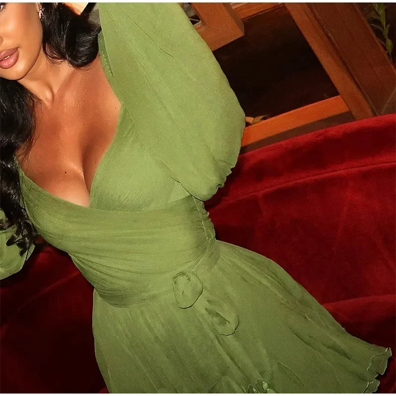 Minivestido plisado verde sexi para mujer, vestidos elegantes con cuello en V y manga larga divididos, vestidos acampanados de verano 2025, batas lisas con cordones y espalda descubierta para mujer
