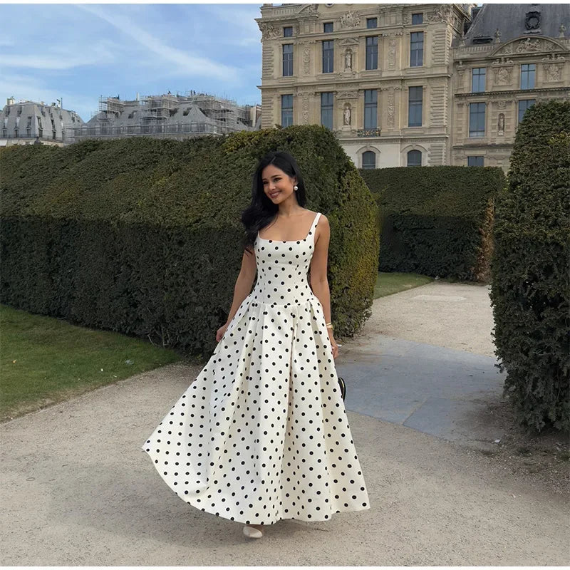 Vestido de fiesta elegante de lunares y cintura alta, batas con tirantes y espalda descubierta a la moda con cuello cuadrado, batas para vacaciones femeninas de verano 2025