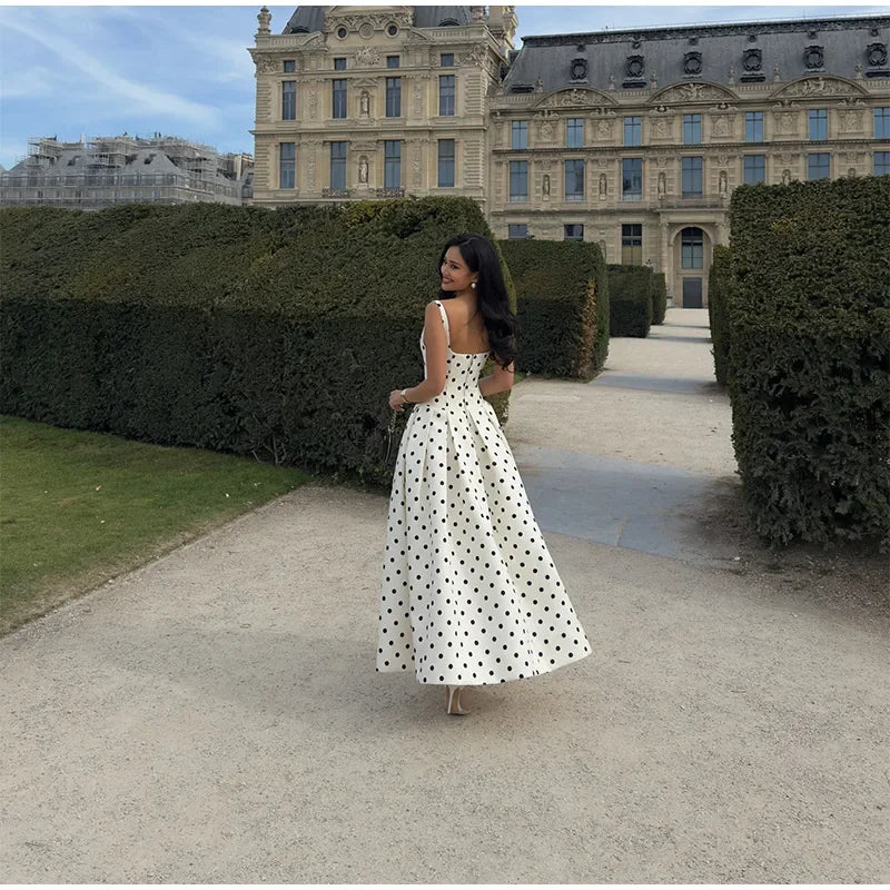 Vestido de fiesta elegante de lunares y cintura alta, batas con tirantes y espalda descubierta a la moda con cuello cuadrado, batas para vacaciones femeninas de verano 2025