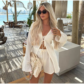 Blusa de encaje agárico blanco dulce para mujer, traje corto a la moda, manga larga, cuello en V, suelto, 2 piezas, ropa de viaje elegante para primavera 2025