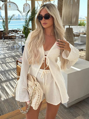 Blusa de encaje agárico blanco dulce para mujer, traje corto a la moda, manga larga, cuello en V, suelto, 2 piezas, ropa de viaje elegante para primavera 2025