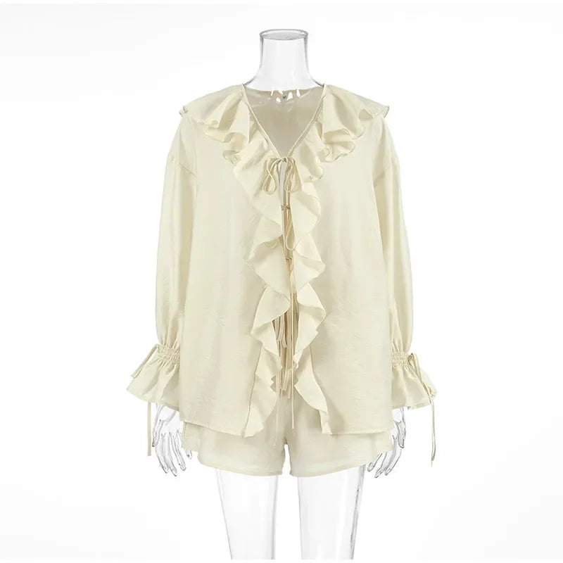 Blusa de encaje agárico blanco dulce para mujer, traje corto a la moda, manga larga, cuello en V, suelto, 2 piezas, ropa de viaje elegante para primavera 2025